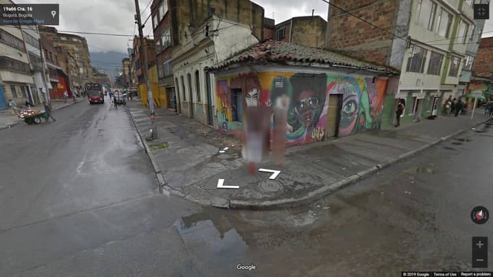 Google地图试图模糊波加塔的街头女孩