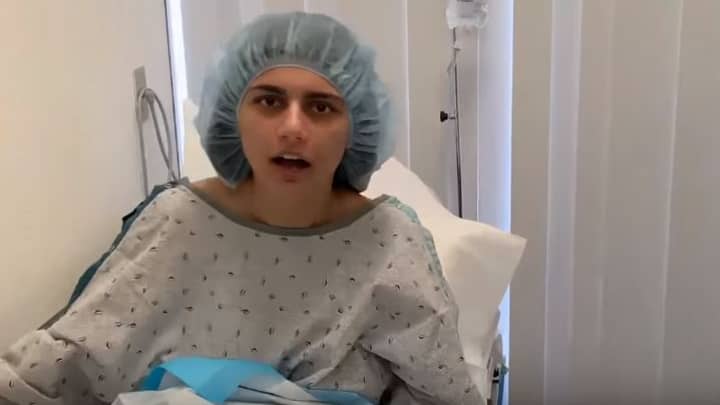 Mia Khalifa分享曲棍球冰球受伤后乳房手术的视频