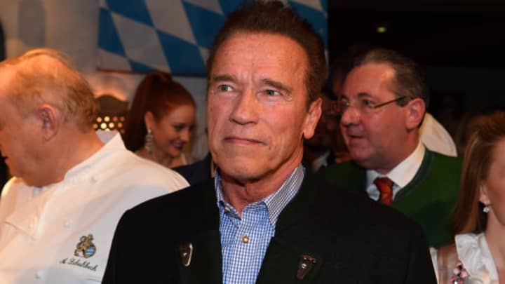 阿诺德·施瓦辛格（Arnold Schwarzenegger）摧毁了嘲笑特奥会运动员的巨魔