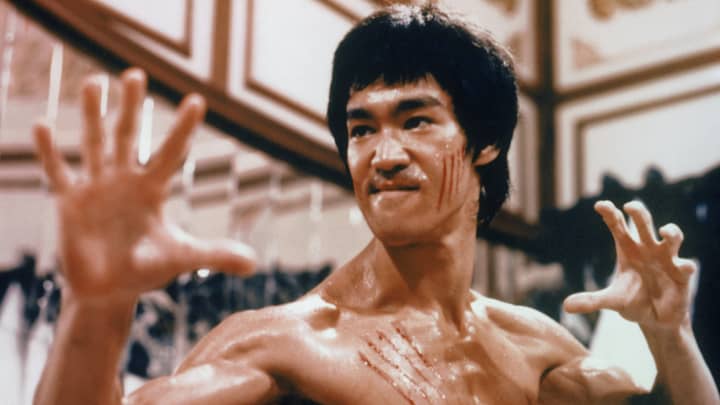 布鲁斯·李（Bruce Lee）的两指俯卧撑记录仍然不败