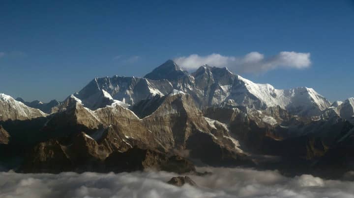 撒谎到达山顶后，两名登山者被禁止珠穆朗玛峰“width=