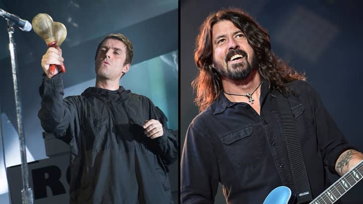 利亚姆·加拉格尔（Liam Gallagher）与Foo Fighters一起演奏甲壳虫乐队的歌曲后冲浪“width=