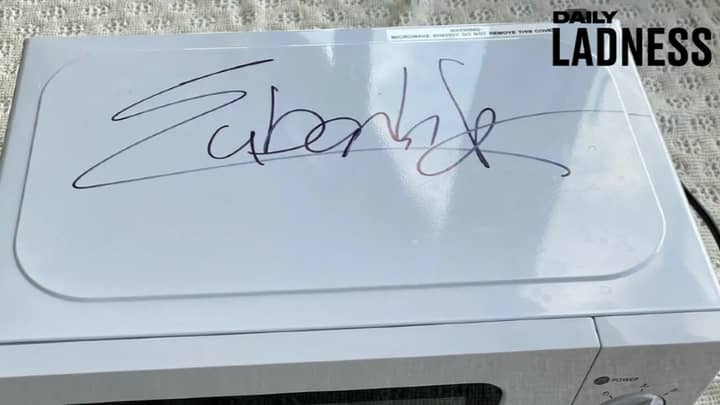 Chris Eubank JR提出要匹配签名的签名Microwave，并将其交给慈善机构“width=
