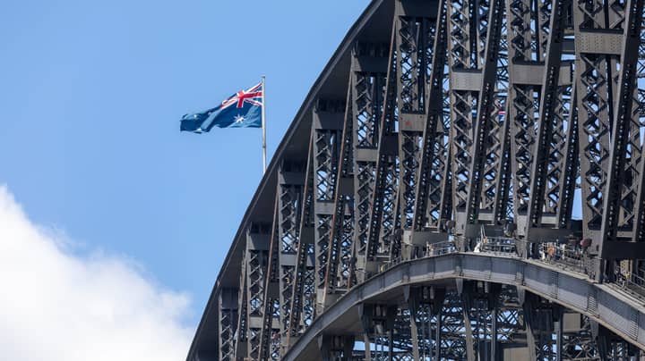 新南威尔士州政府拒绝在悉尼港口桥上永久悬挂原住民国旗
