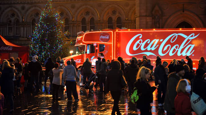 可口可乐圣诞节卡车戏弄英国巡演，确认“假期来了”