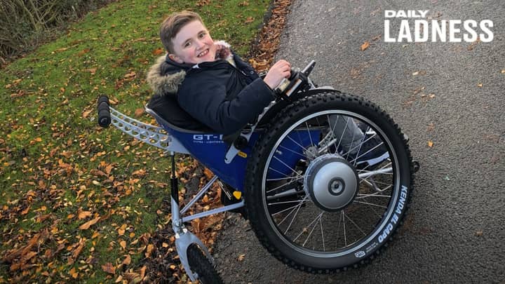 患有绝症男孩的父母感谢LaDbible读者改变生活的轮椅