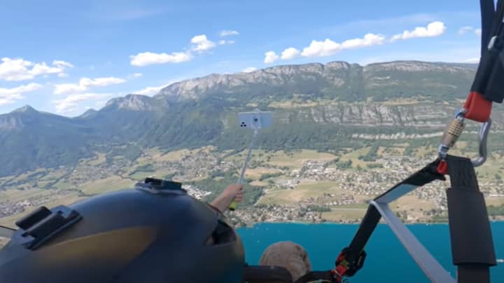 拍摄自拍照时，滑翔伞从5,000英尺处掉落全新iPhone