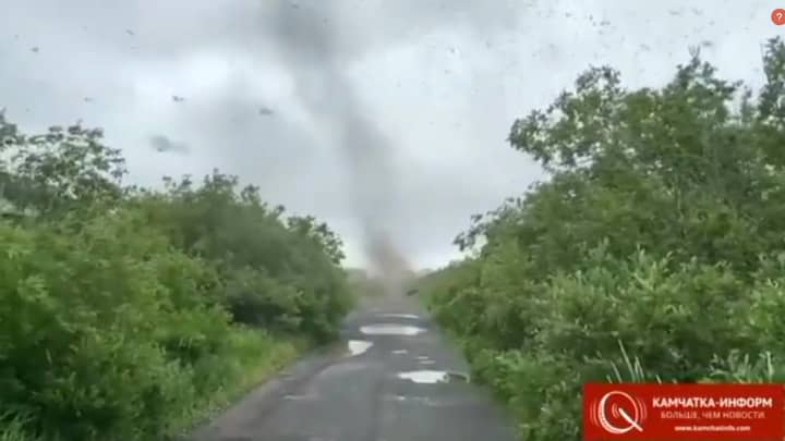 俄罗斯司机捕获了巨大的“龙卷风”