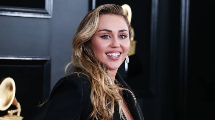 麦莉·赛勒斯（Miley Cyrus）说，这对她约会女性“更有意义”