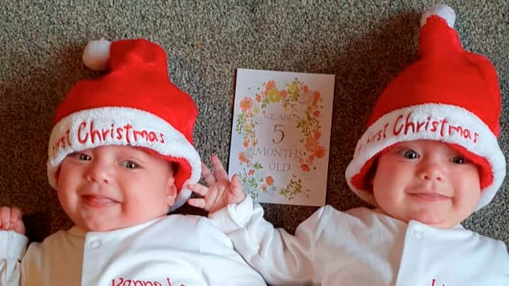 “第一”英国双胞胎与covid-19一起准备在家的第一个圣诞节