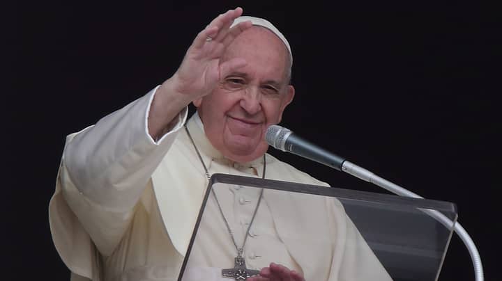 教皇弗朗西斯告诉父母，LGBT孩子“就像他们一样被爱”“width=