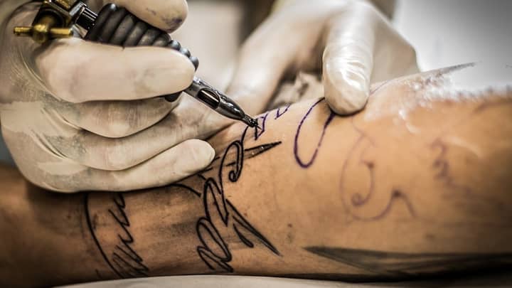 纹身艺术家揭示了他们完成的最“ f ** ked up”设计