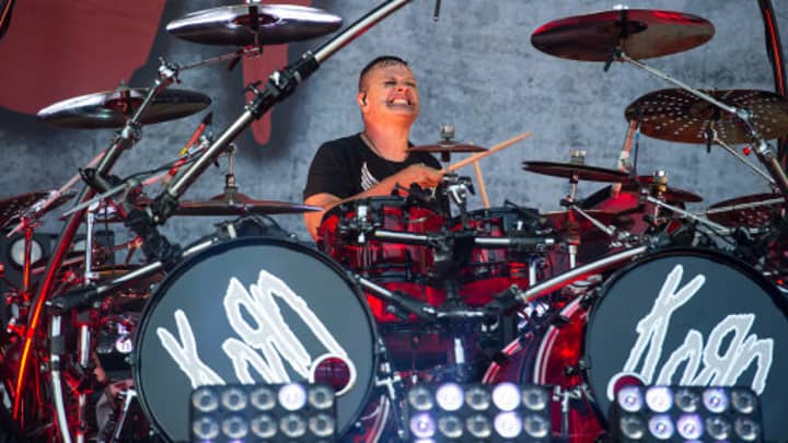 Korn的鼓手声称他是极少数永不触摸毒品的摇滚明星之一“width=