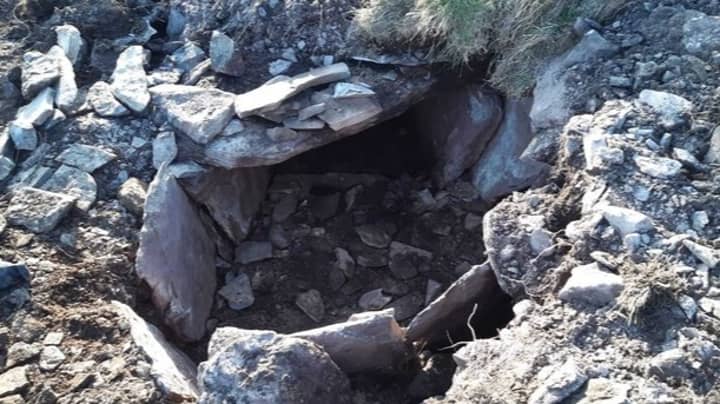 史上一名农民在克里发掘的史前青铜时代的坟墓