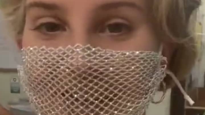 拉娜·德雷（Lana del Rey）批评戴着网眼口罩与歌迷见面