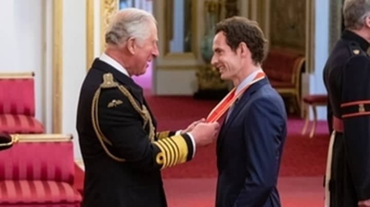 安迪·默里（Andy Murray）从查尔斯王子（Prince Charles）那里得到骑士