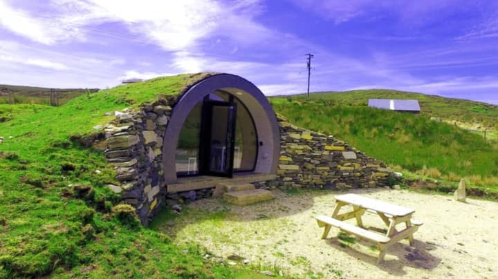 您可以留在Donegal的Hobbit洞