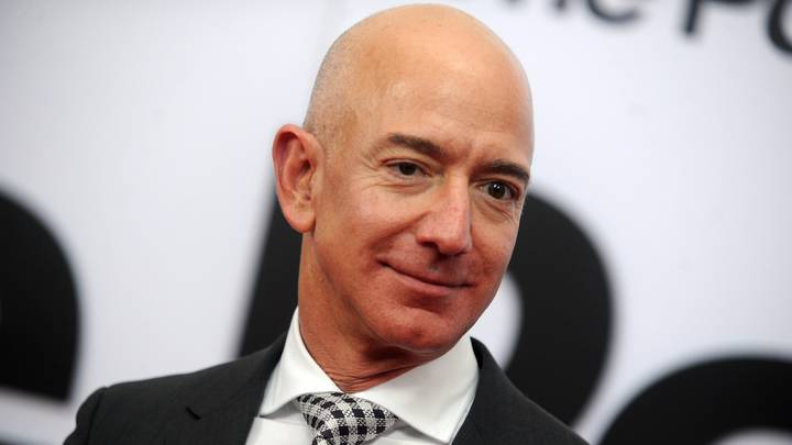 人们认为杰夫·贝佐斯（Jeff Bezos）看起来像是除夕