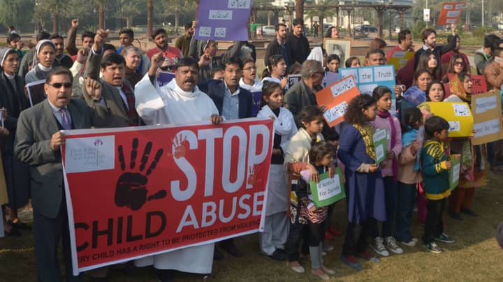 巴基斯坦考虑将六岁的恋童癖带回恋童癖者的公共绞刑