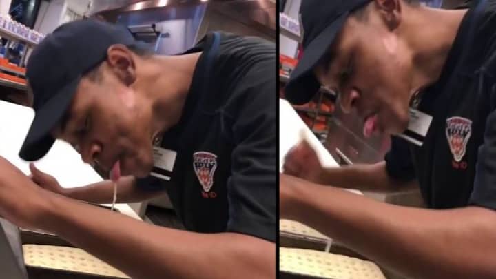 餐馆工作者在视频吐在顾客的披萨上被捕后被捕