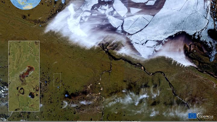 卫星图像显示距离北极海约30英里的野火