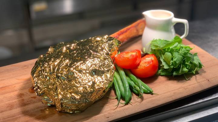 餐厅竞争对手的盐bae配黄金牛排，价格便宜500英镑