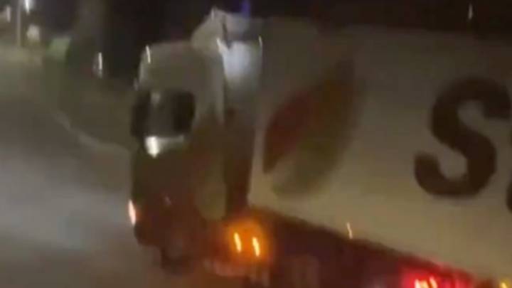 令人震惊的视频显示货车撞向女人的房子