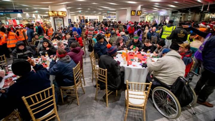 伯明翰新街火车站举办200人的圣诞晚餐