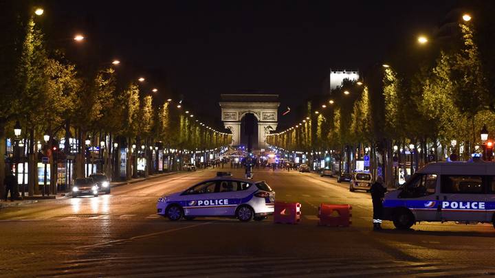 一名警察在巴黎杀死两次受伤的警察射击作为警察搜索第二次嫌疑人