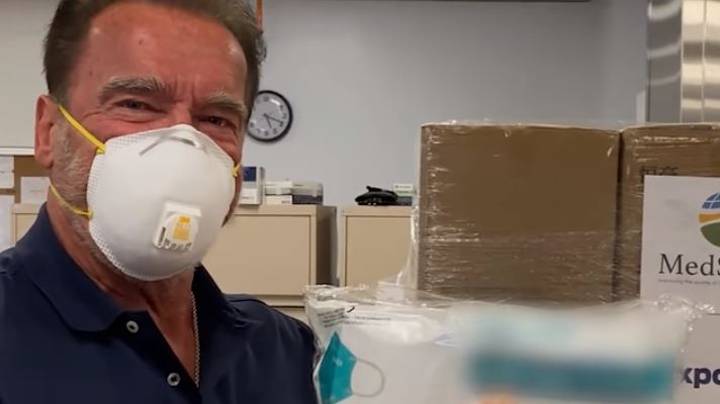 Arnold Schwarzenegger捐赠了1,000,000美元的防护面具来对抗冠状病毒
