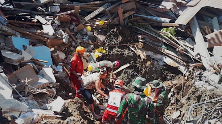 您如何帮助印度尼西亚海啸灾难影响的人们“width=