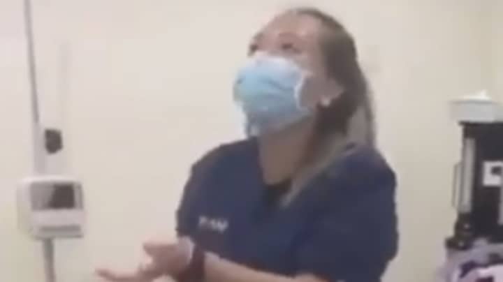 兽医护士在与狗的cast割睾丸杂耍的怪异视频后被暂停