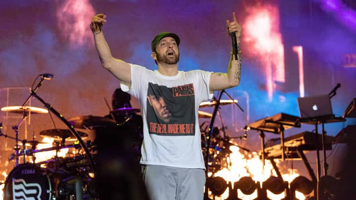 Eminem Freestyling带有证明的视频证明他是说唱之王