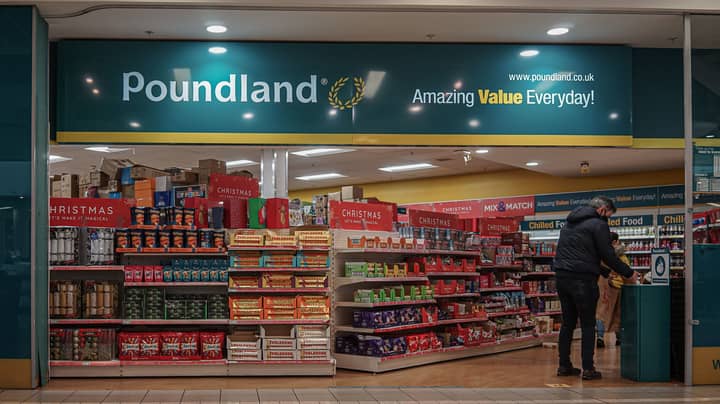 Poundland购物者在自助耕种上被圣诞老人的声音“羞辱”