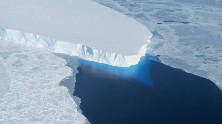 巨型冰山正在阻碍科学家研究“世界末日冰​​川”