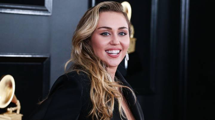 麦莉·赛勒斯（Miley Cyrus）声称她曾经与不明飞行物遇到过“width=