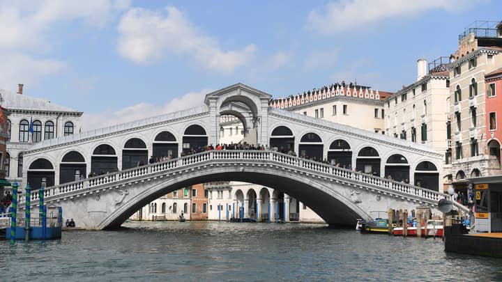 游客在威尼斯的比基尼罚款224英镑