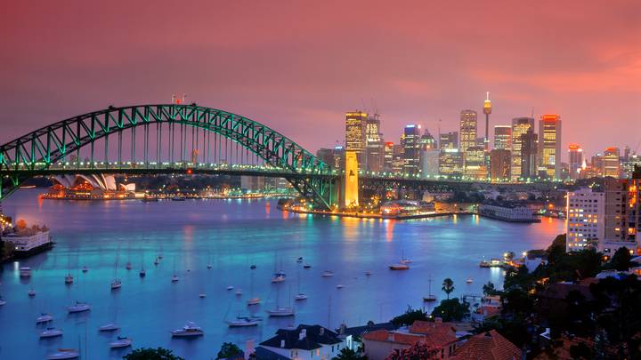 Qantas酒店提供从伦敦到悉尼的航班，达到205英镑的回报
