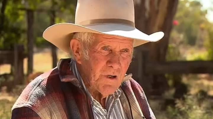 现年75岁的澳大利亚布什曼（Aussie Bushman）在携带袖珍刀100美元后感到震惊