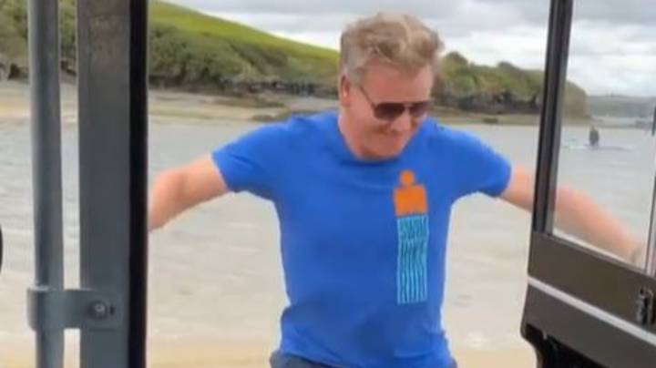 Gordon Ramsay在康沃尔海滩跳到Club Classic“imgWitdh=