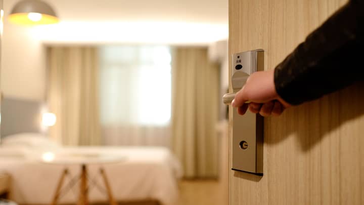 在韩国的酒店房间里，有1,600多人秘密拍摄