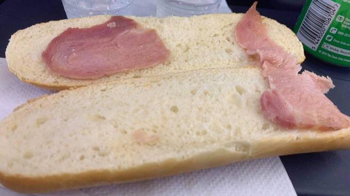 女人在Ryanair飞行中出售了“世界上最可悲的”培根三明治