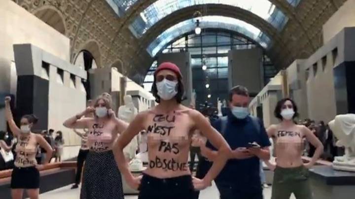 妇女被拒绝进入乳沟后，裸照女权主义者在博物馆抗议