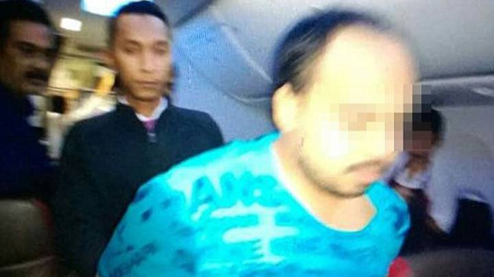 乘客因在马来西亚航班上裸体观看色情而被捕