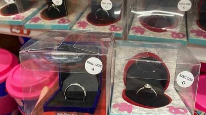 Poundland正在出售情人节价值1英镑的订婚戒指