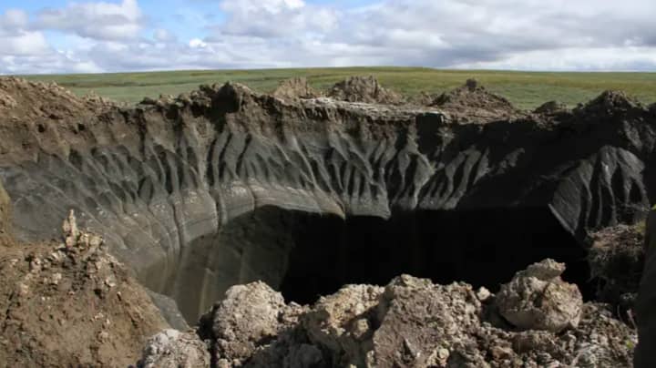 由科学家解决的西伯利亚大型火山口的奥秘“width=