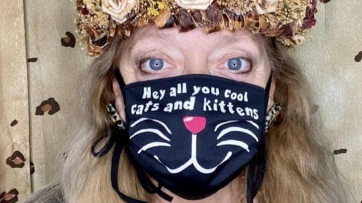老虎国王的Carole Baskin正在出售“酷猫和小猫”的口罩