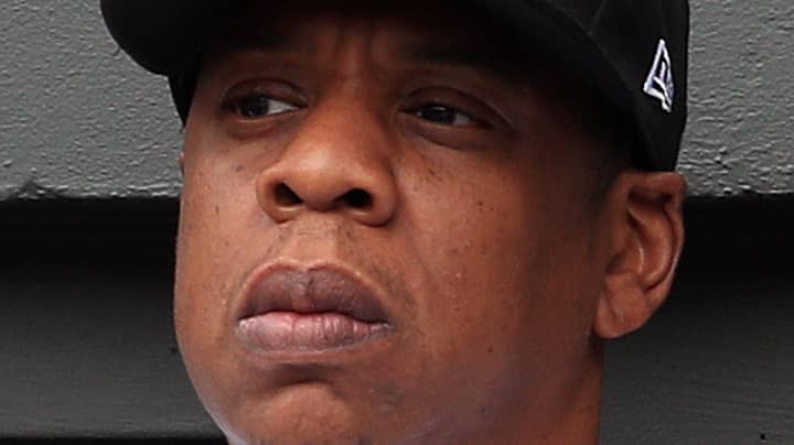 周杰伦（Jay-Z）随便堆放了“超过$ 90,000”的酒吧标签，而小费很令人发指