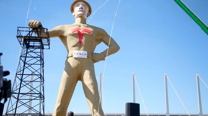 塔尔萨市长揭幕75英尺的特斯拉雕像是为了纪念埃隆·马斯克（Elon Musk）