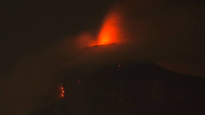 危地马拉的火山喷发至少25岁，并“埋葬”三个村庄